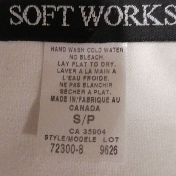 NWOT, Softworks Ladies White Top size small - Picture 9 of 10
